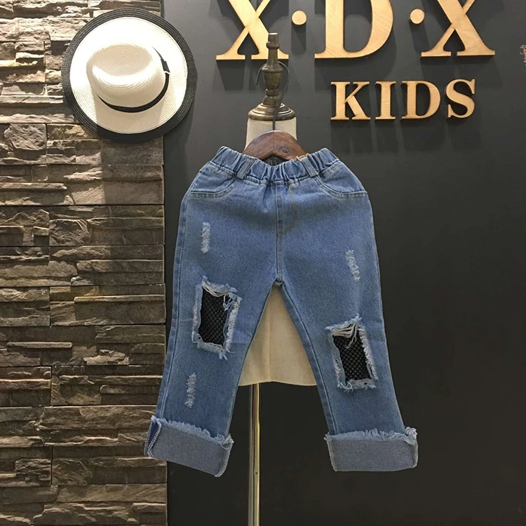 2017 весна голубой рваные джинсы для детей отверстие джинсовые брюки корейский