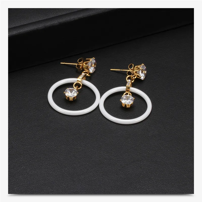 Большие круглые керамические серьги-подвески с фианитами из нержавеющей стали |