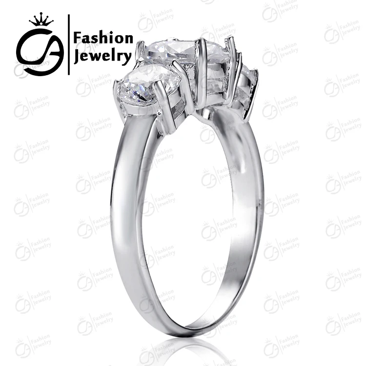 Обручальные кольца из белого золота с блестящими круглыми огранками Halo трех