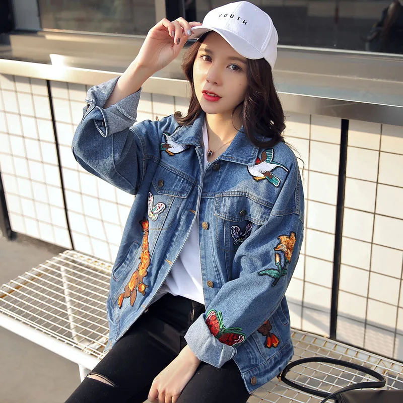 Женская джинсовая куртка с вышивкой тигра однобортная Базовая отложным