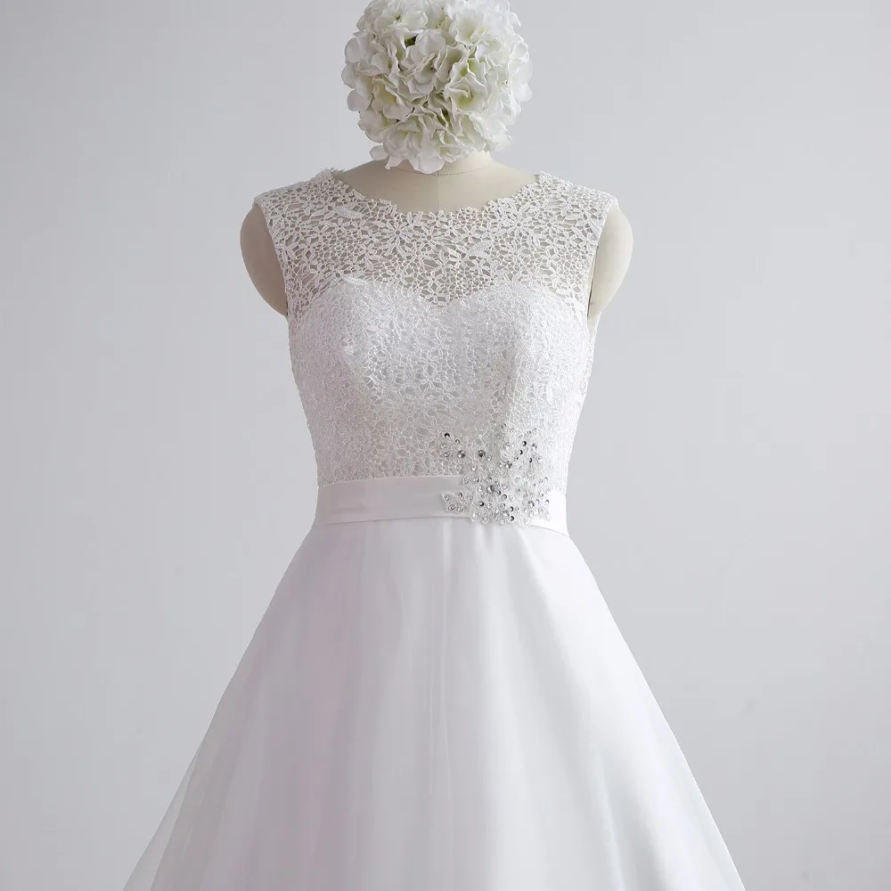 Белое Тюлевое свадебное платье А-силуэта до пола со шлейфом без рукавов и бисером