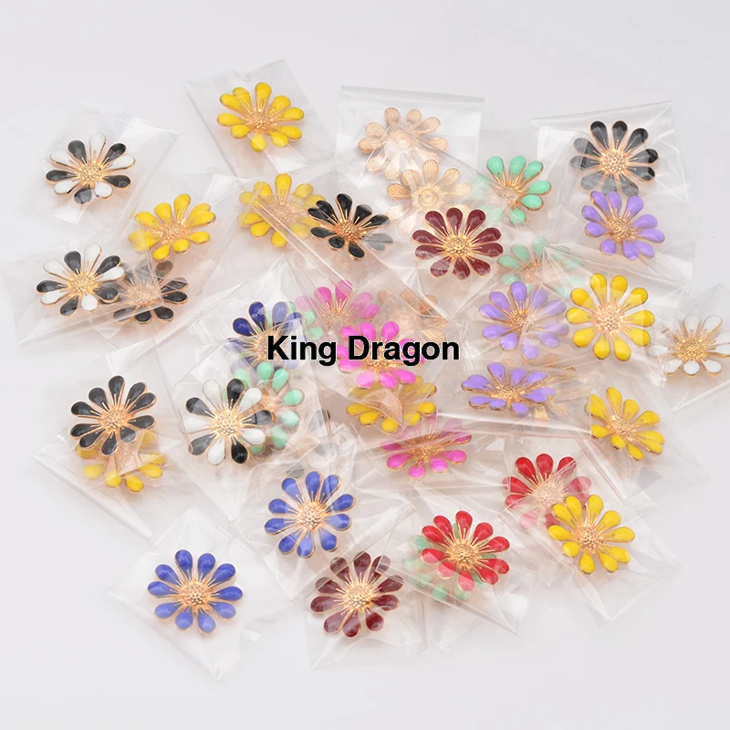 Украшение King Dragon Daisy со стразами используется для украшения волос бантом в центре