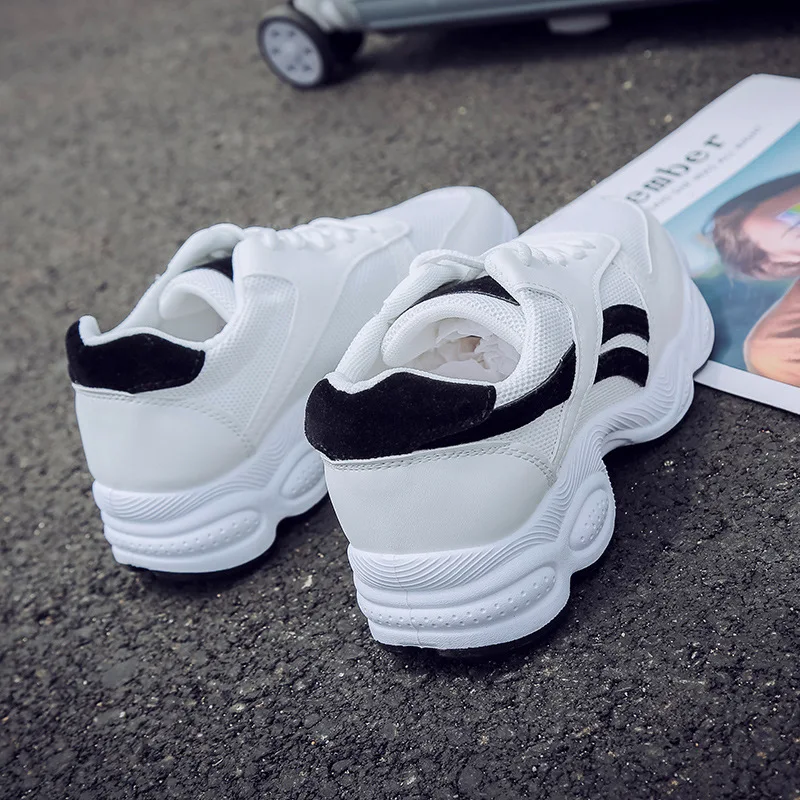 Весенние женские кроссовки на плоской подошве воздухопроницаемые белые туфли