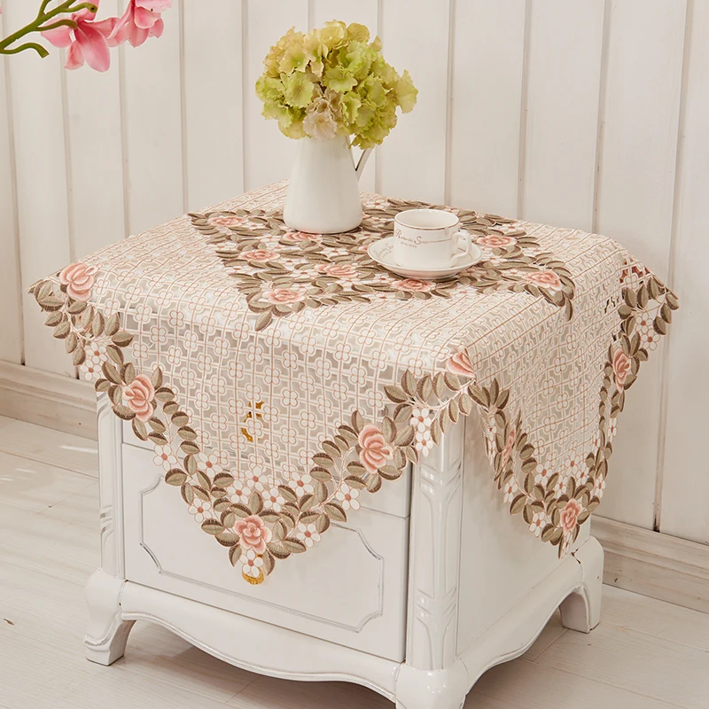 Роскошная круглая скатерть с цветами белая ажурная для стола вечерние и