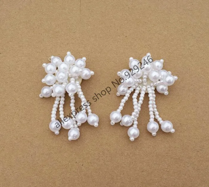 Аппликация с жемчужными бусинами и бахромой для обуви белая розовая черная 50