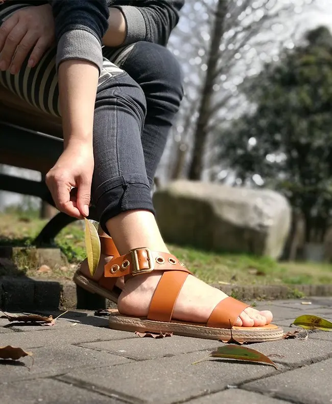 Женские летние сандалии новинка 2019 с ремешком и пряжкой Ультрамодная обувь