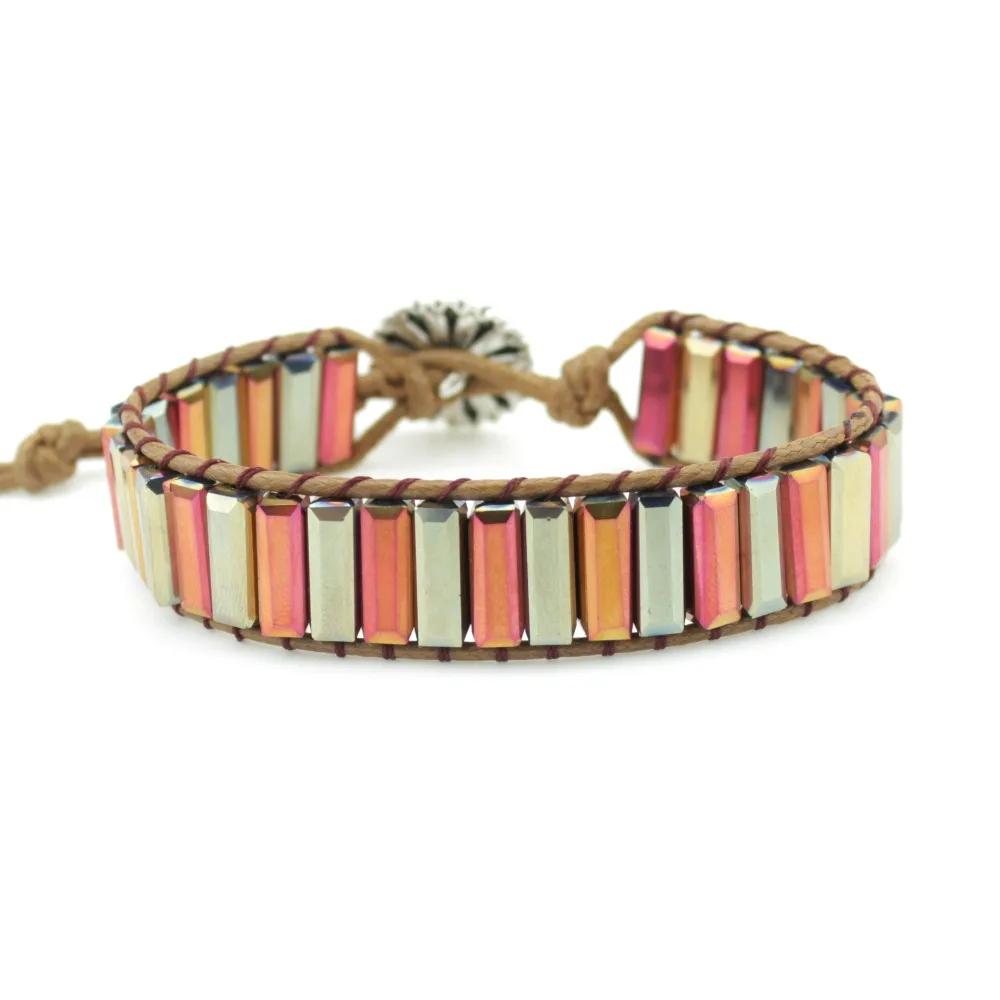 Уникальный браслет в форме трубки с разноцветными кристаллами один кожаный