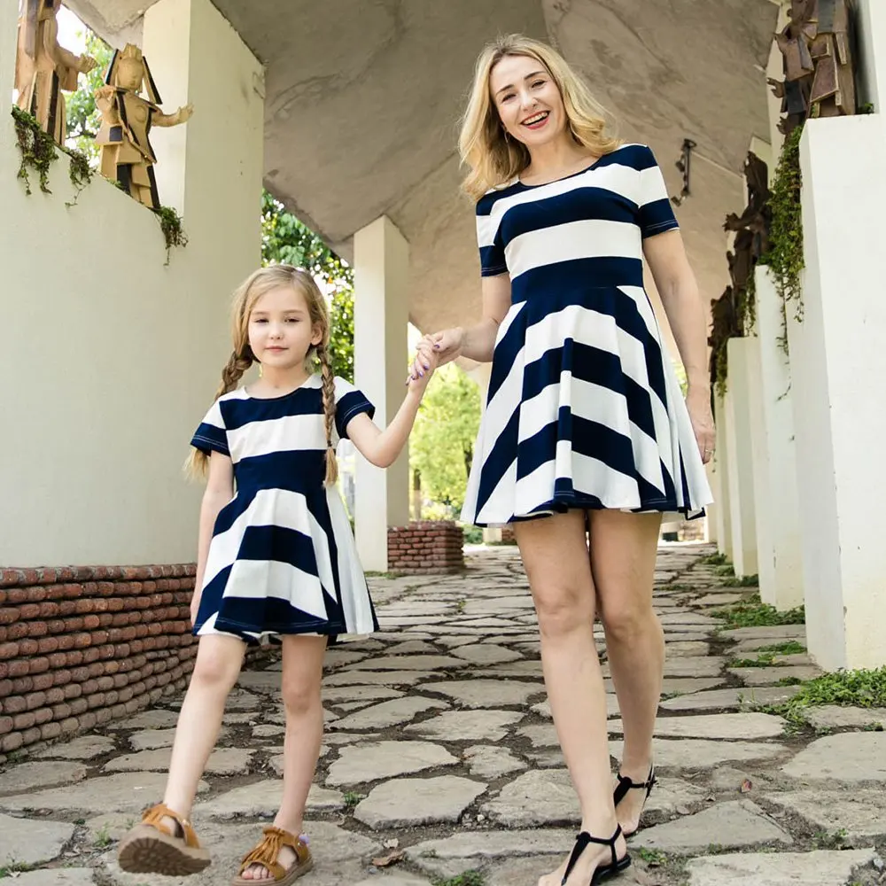 

1Pc Summer Mommy and Me Family Matching Dress Floral Striped Dress Mother and Daughter Sundress for Kid Women girl dress