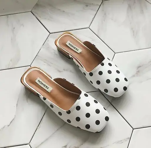 white Женская обувь; шлепанцы без задника в горошек; zapatos mujer; коллекция года; сезон лето; модные шлепанцы с квадратным носком; тапочки с закрытым носком; лоферы; цвет черный, белый - Цвет: white