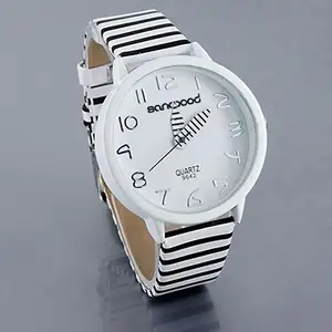Женские Кварцевые аналоговые наручные часы, с цветным полосатым ремешком и круглым чехлом