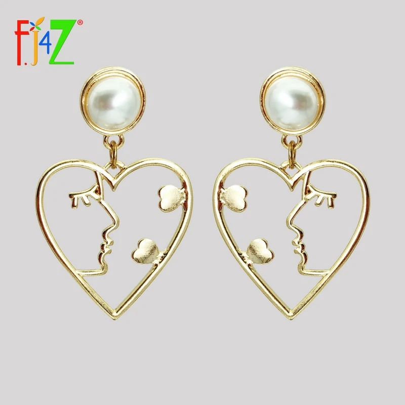 

F.J4Z Chic Earrings for Woman Vintage Hollow Human Face in Heart Drop Earrings Simulated Pearl Jewelry for Party Bijoux