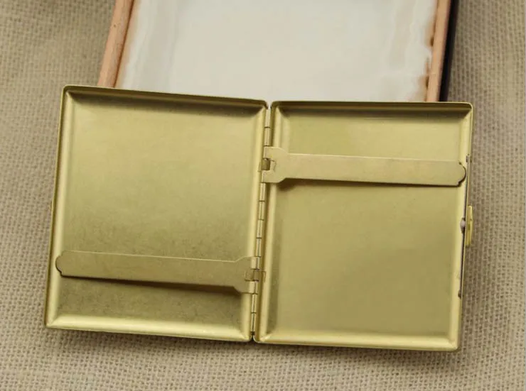 

cigarette case for 16 cigarettes pack
