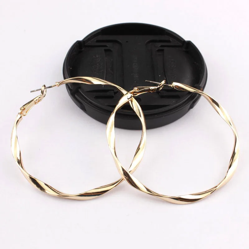 

Personality Big Round Circle Alloy Hoop Earrings 2020 New Fashion Gold Color Twisted Spiral Trendy Earrings For Women Jewelry