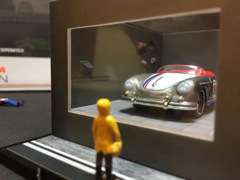 1: 64 масштаб Diorama маленький мальчик за окном парковка металлическая автомойка магазин дисплей коробка Смолы Рисунок сцена модель игрушки