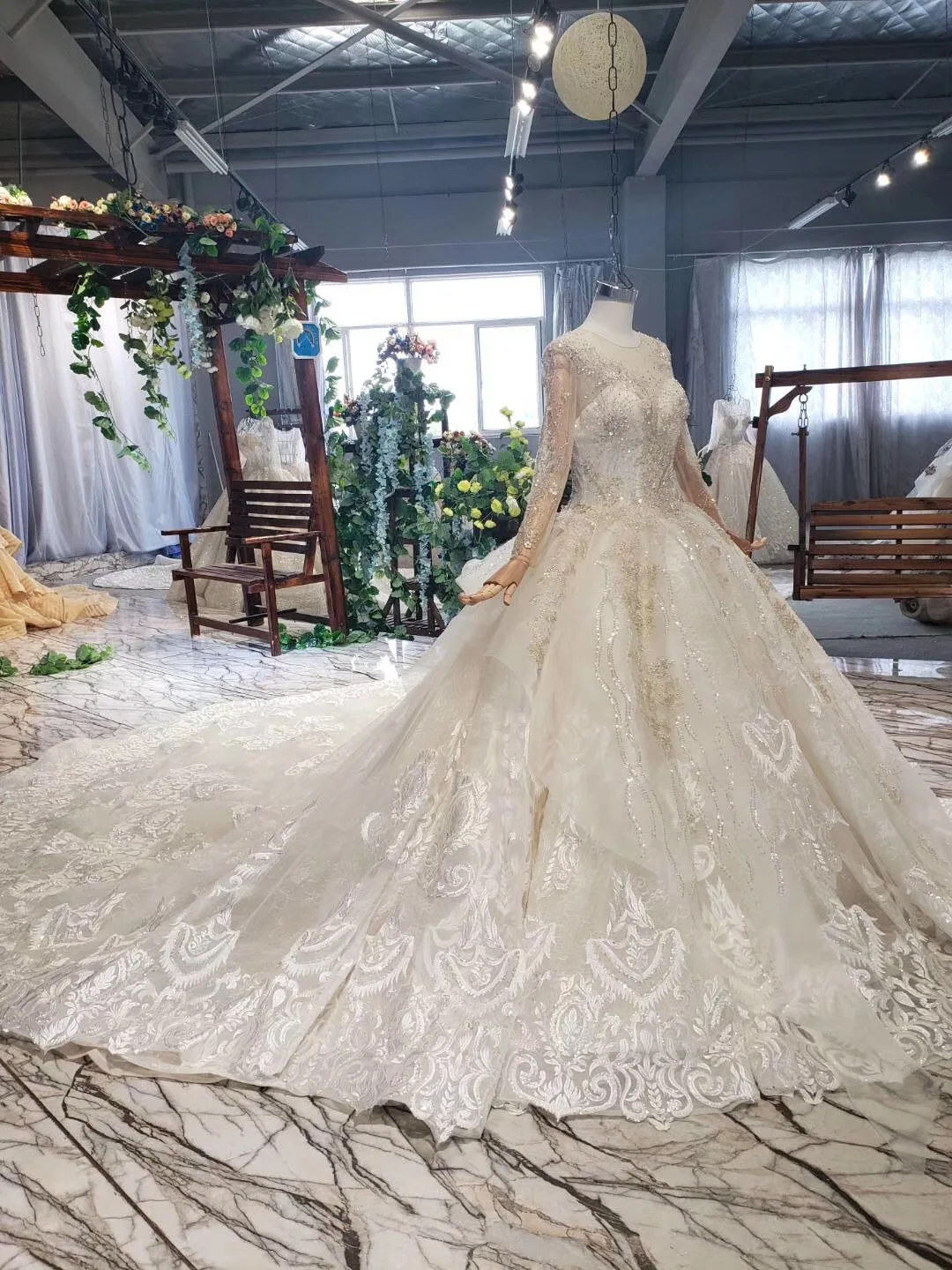 

2019 Ball Gown Champange Lace Long Sleeve Hand Made Bridal High Quality Wedding Gown Flowers Crystal Beaded Bridal Dress