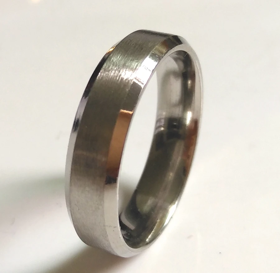 Wholesale 100PCS Bevel edges Classic Color &amp Style 6MM Black/Gold/Silver Stainless Steel Rings High Level Quality Inside Smooth |