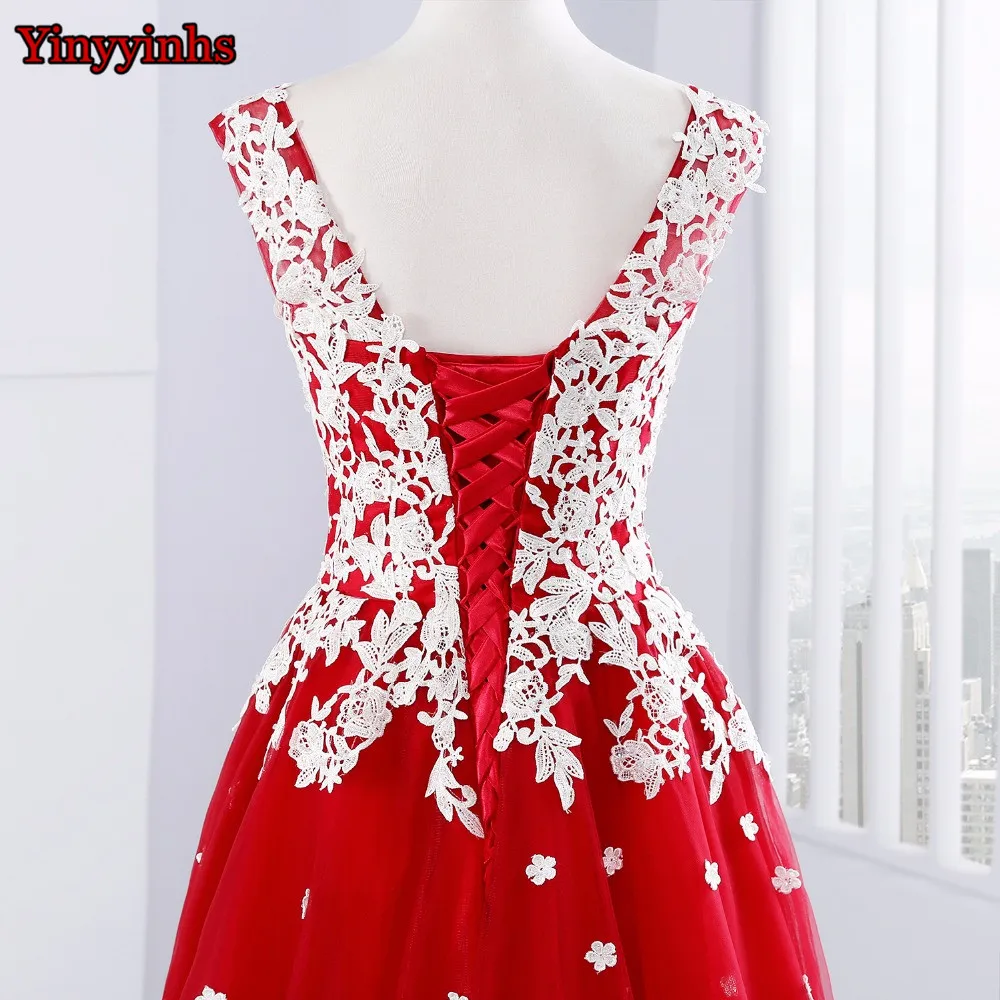 Красное длинное вечернее платье с кружевной аппликацией А силуэта из тюля