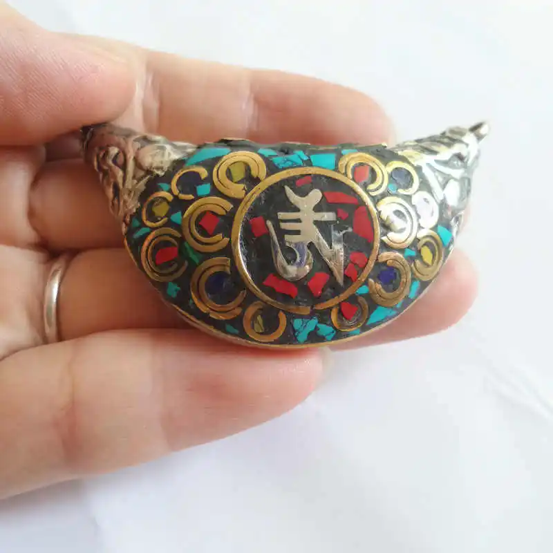 

Tibetan OM Amulet Pendants Nepal Naga Conch Shell inlaid colorful Stone TBP735