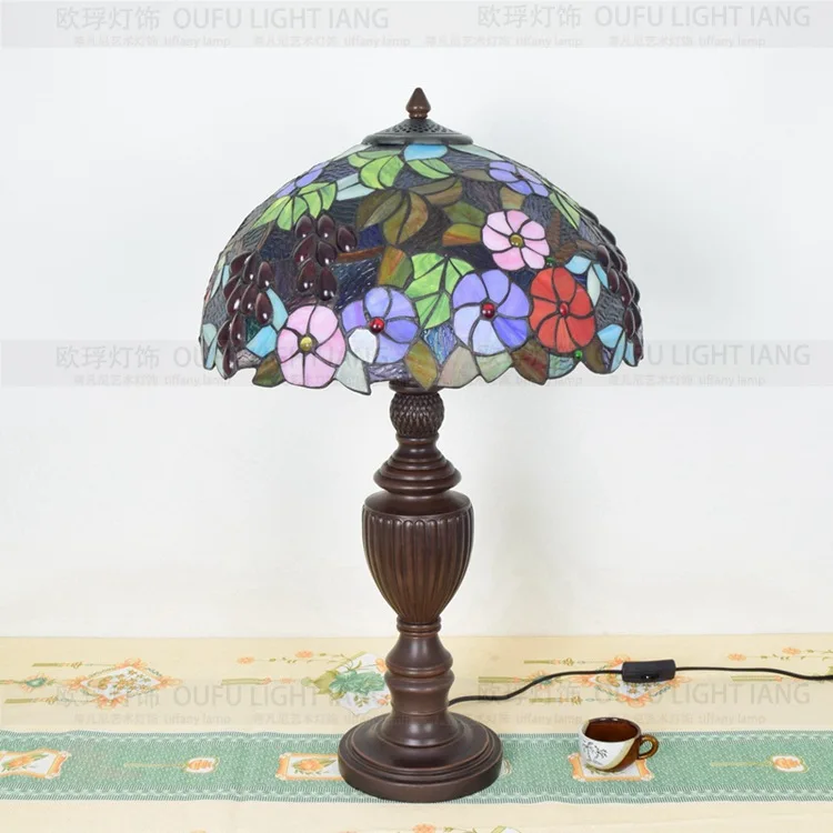 Настольная лампа Тиффани 40 см из витражного стекла для спальни прикроватная E27 110