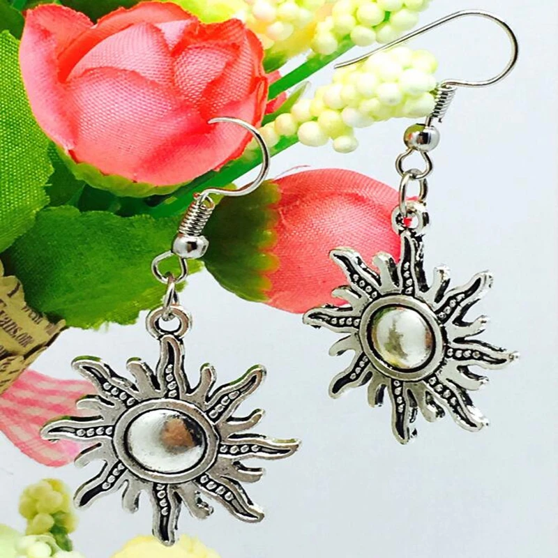New Hot Antique Silver Pretty Sun Charm Pendant Dangle Earrings Fashion Creative Women's Girls Jewelry Accessories Holiday Gift |