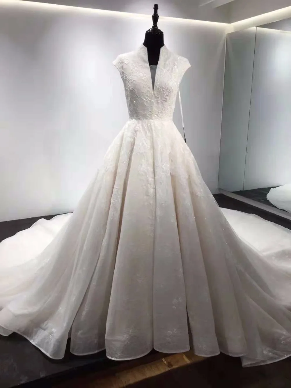 

Новинка 2020 Свадебные платья без рукавов винтажное кружевное платье для невесты с молнией сзади соблазнительное платье со шлейфом vestido de noiva