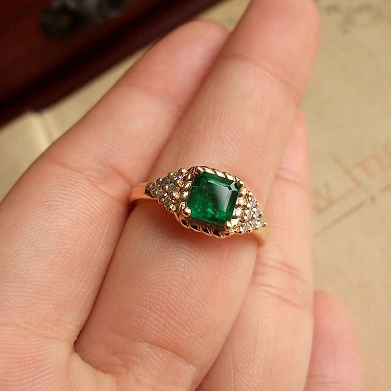 

Fsahion Jewelry For Women 18K Yellow Gold 1.1ct Colombia Moissanite Cushion Green Emerald Ring Engagement Ring
