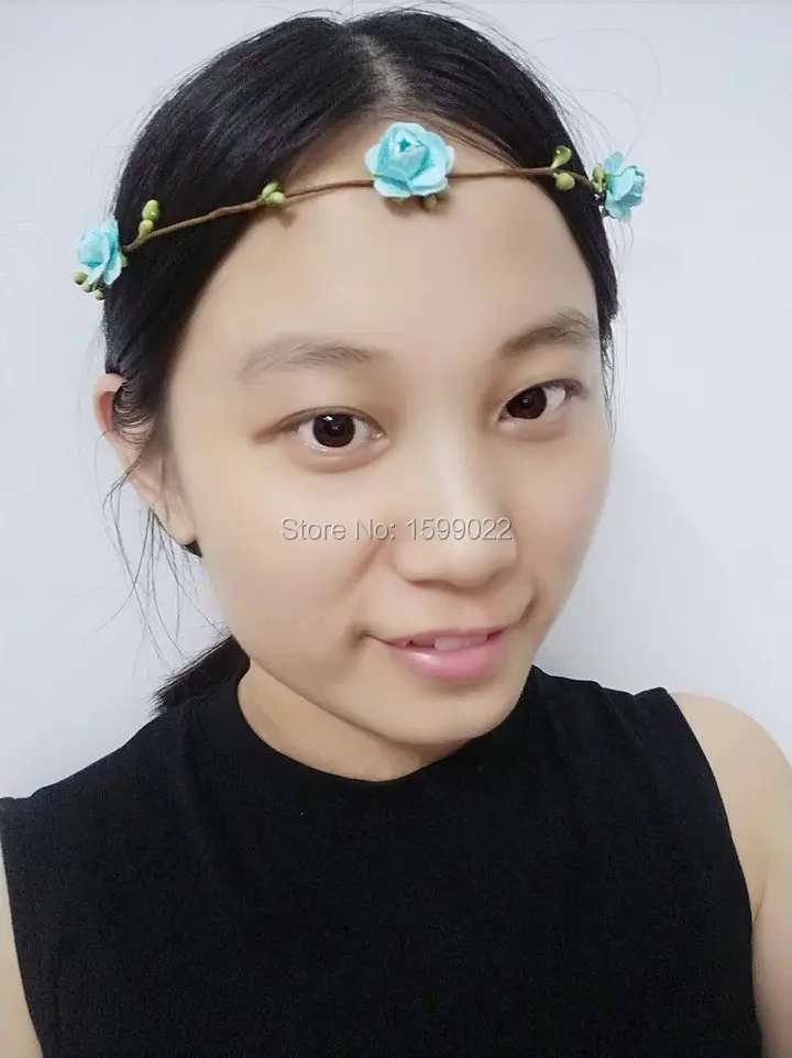 Свадебный венок с лесным цветком для девочки светло голубой темно синий