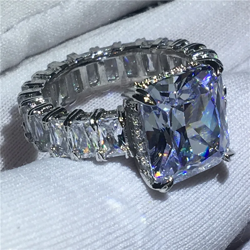 Женское кольцо из серебра 925 пробы с фианитом | Украшения и аксессуары