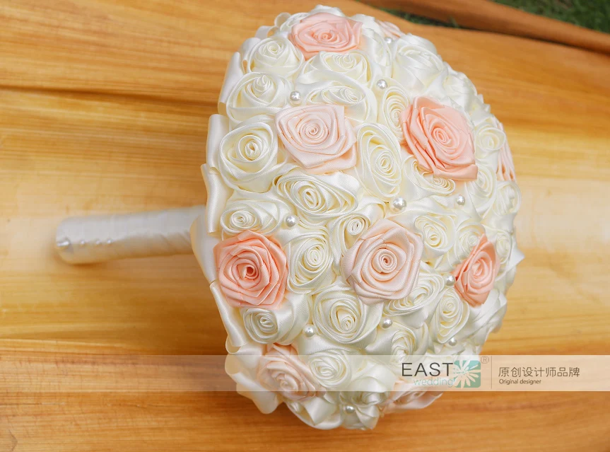 Цвета слоновой кости и Коралловая лента розы свадебная брошь букет невесты