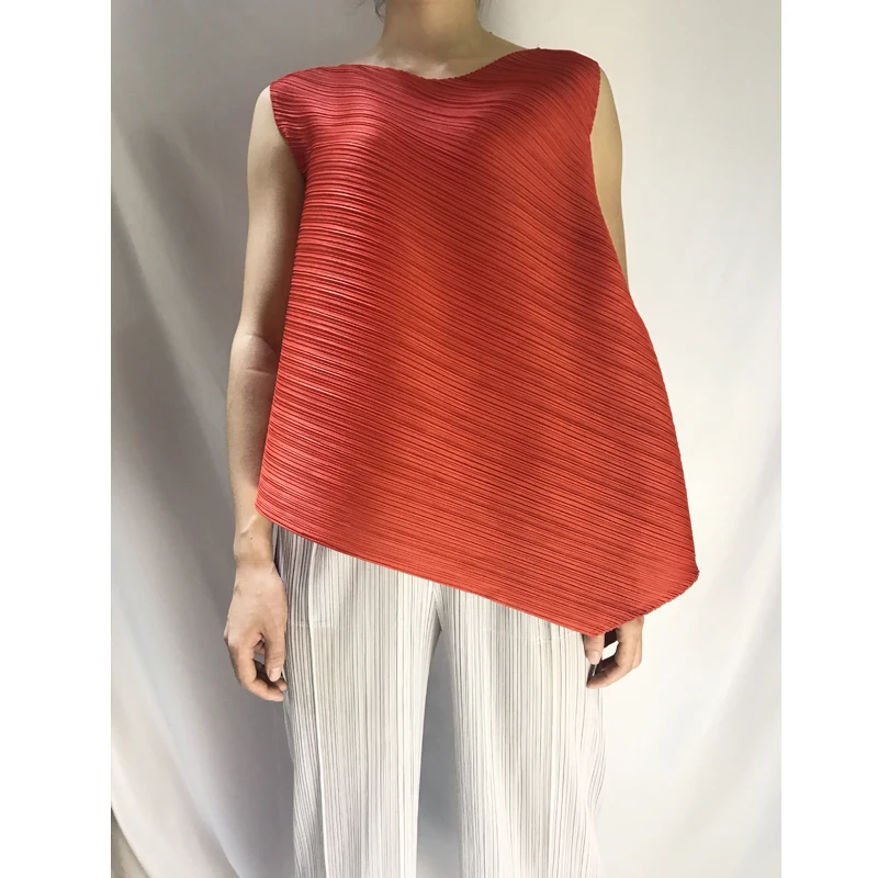 Changpleat летняя Новинка свободная Асимметричная Женская футболка Топы Miyak плиссированные модные неровные без рукавов однотонные женские футболки - Цвет: Orange red