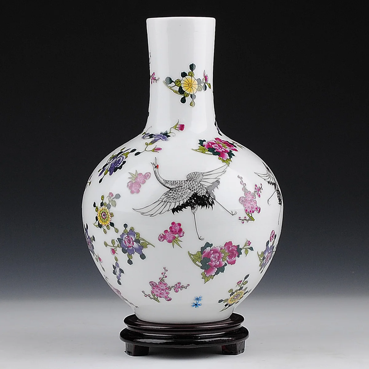 

Decoration characteristics of Jingdezhen Hongxuan luminous porcelain crafts furniture furnishings and modern fashion