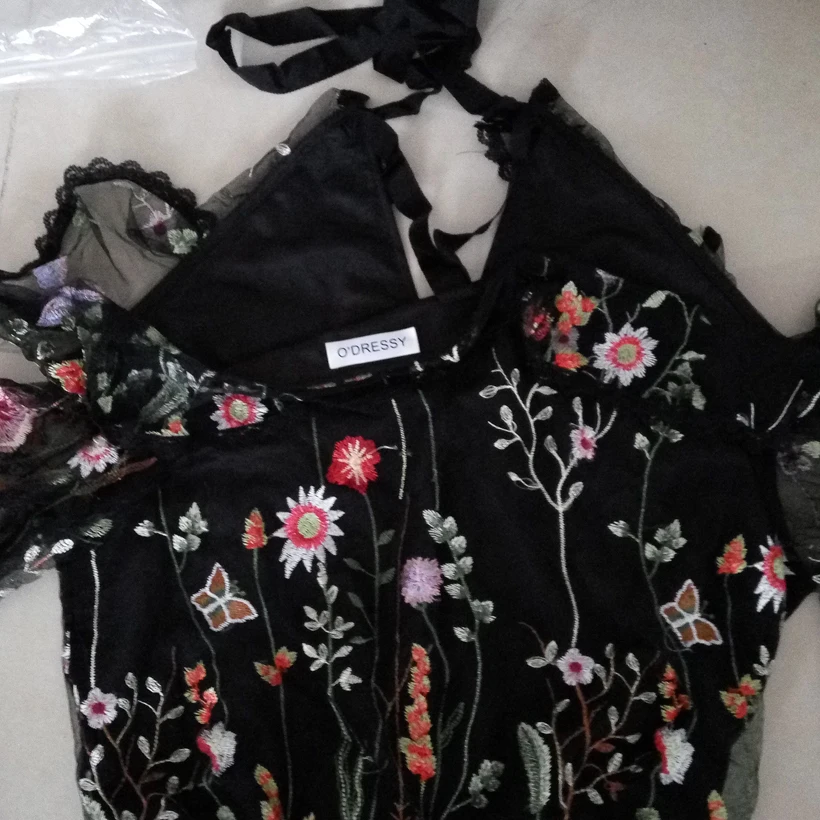 Платье женское дизайнерское подиумное с лямкой на шее Великолепная вышивка