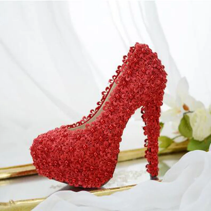 Модные красивые женские туфли лодочки красного и белого цвета на высоком каблуке