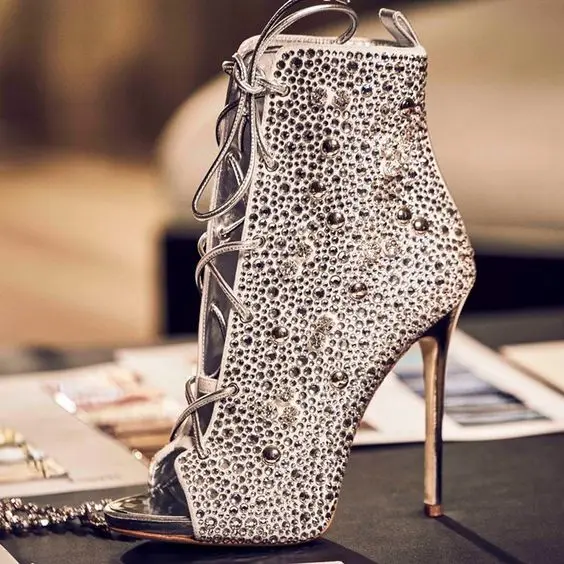 Лидер продаж Сверкающие женские украшенные стразами сапоги с завязками