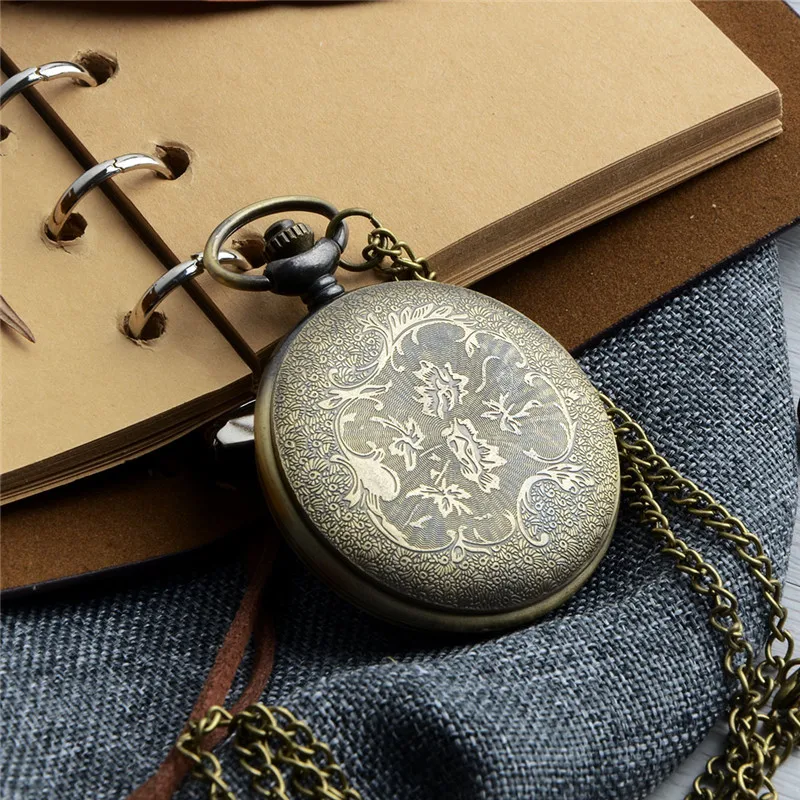 

Steampunk Quartz Pocket Watch Men Women Triangle Pattern Necklace Pendant Carved Pocket Watch Christmas Gift Vintage Watch