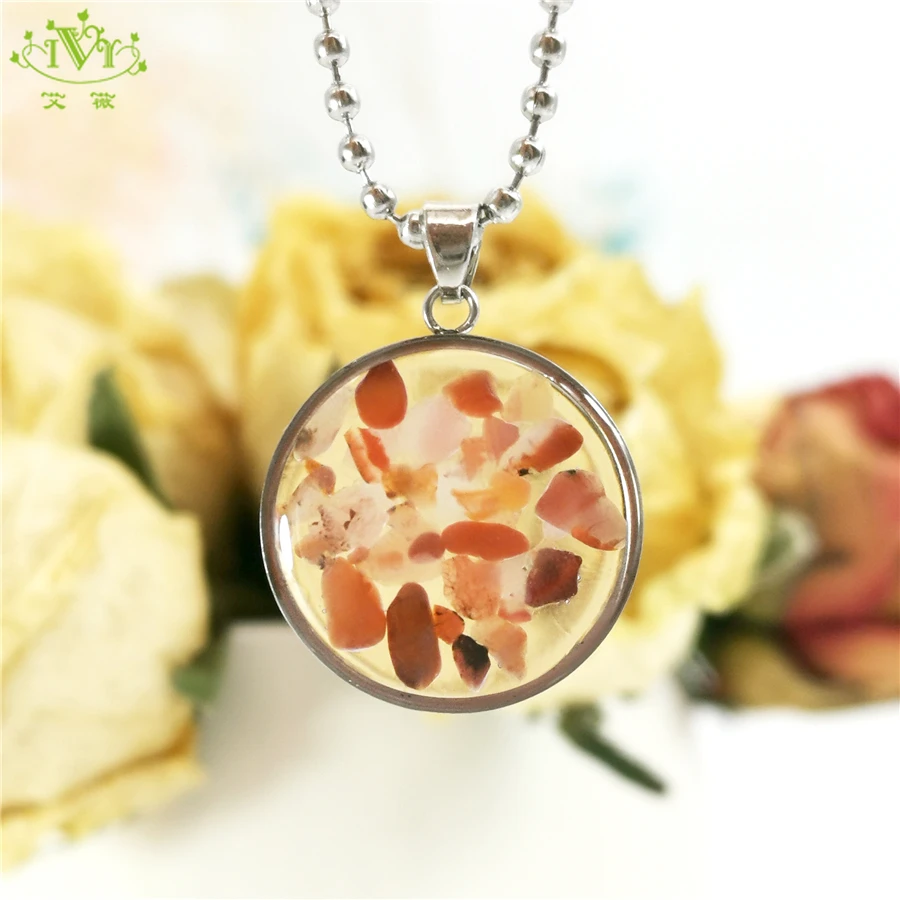 Ожерелье-чокер из натурального камня с красными кристаллами