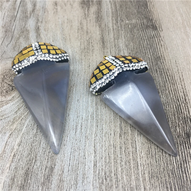 

Arrowhead Gray Agates Charm Pendant With Rhinestone Paved Cap MY1389