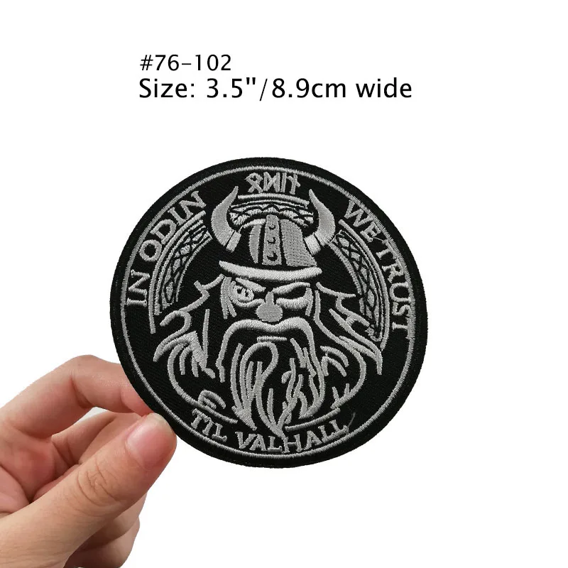 В ODIN мы доверяем RAVEN VIKINGS VALHALLA Thor Hammer VINLAND флаг компас вышитая железная нашивка аппликация для одежды - Color: in odin we trust