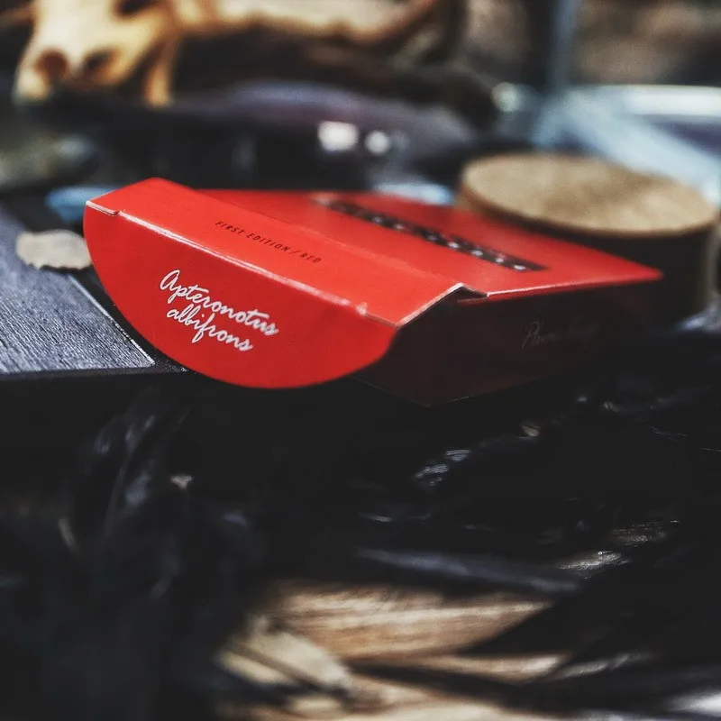 Plume Knife Красные игральные карты покер размер Палуба на заказ Ограниченная серия
