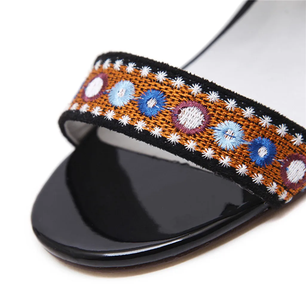 Женская обувь в богемном стиле с вышивкой на квадратном каблуке женская тканевая