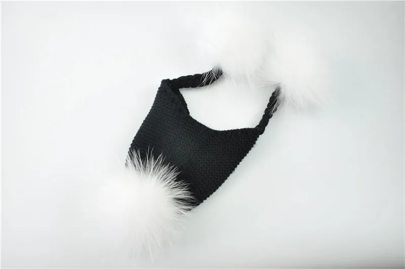 Black white fur Детские зимние шапки из натурального меха для девочек, натуральная меховая шапка с вязаным помпоном, детская шапка из меха енота с помпонами, вязаные детские шапки - Цвет: Black white fur