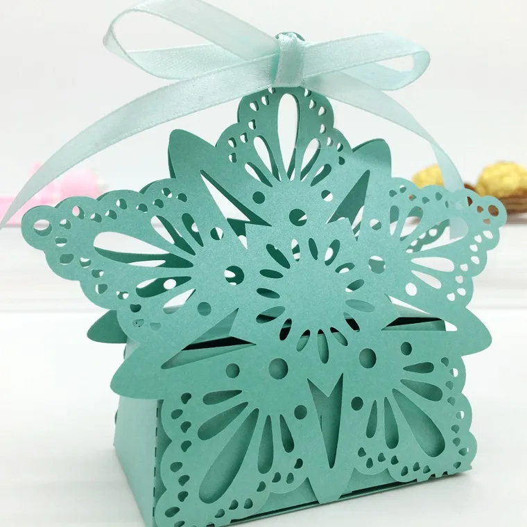 

100pcs Laser Cut Hollow Flower Snowflake Candy Chocolates Box With Ribbon For Wedding Party Baby Shower Favor Gift