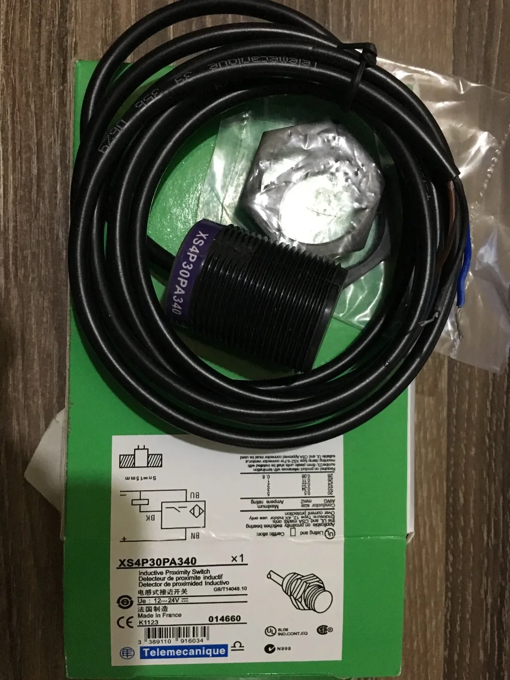 

high quality XS4P30PA340 Schneider s proximity switch 12-24V