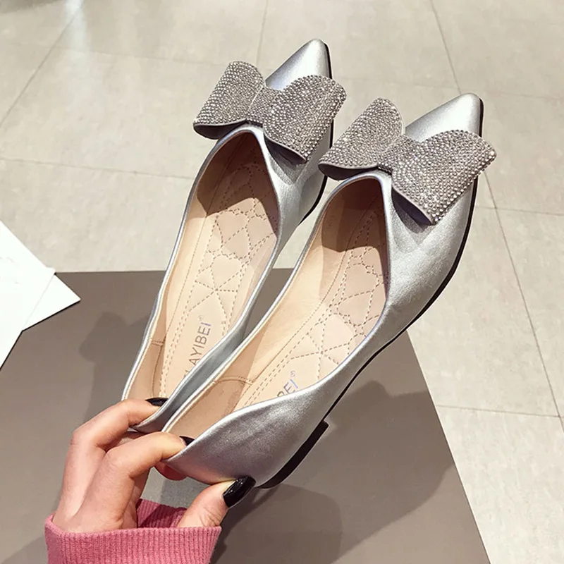 Серебристый Золотые/Серебристые свадебные sapatos Женские Летние мокасины на плоской подошве с вырезами женская обувь заостренная мягкая Лоферы балерины - Цвет: Серебристый