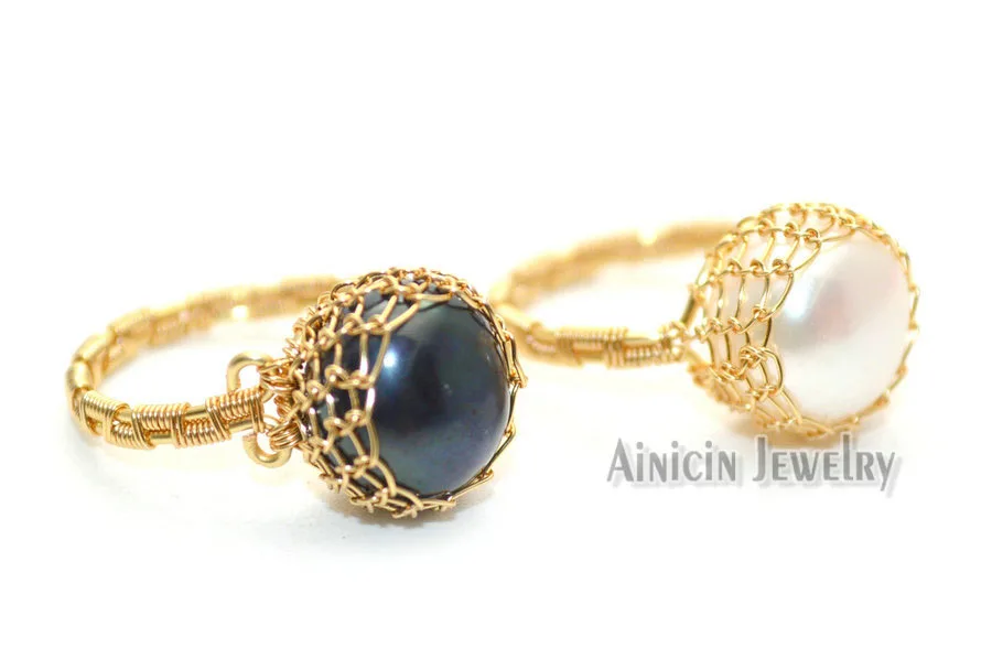 Обручальное кольцо ручной работы с черно белым натуральным пресноводным