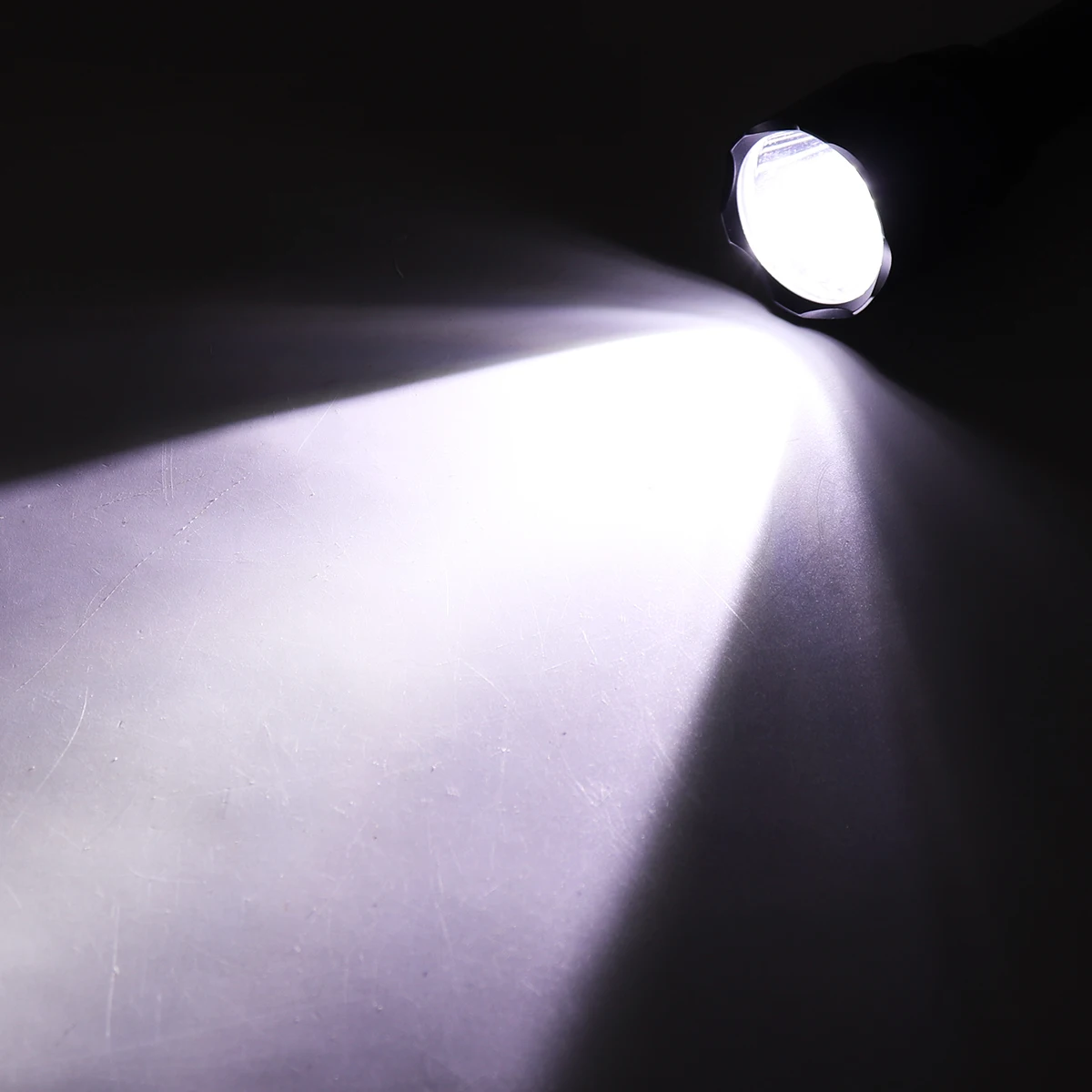 Тактический фонарик SecurityIng 3600 Lumens18650 Ультраяркий светодиодный водонепроницаемый