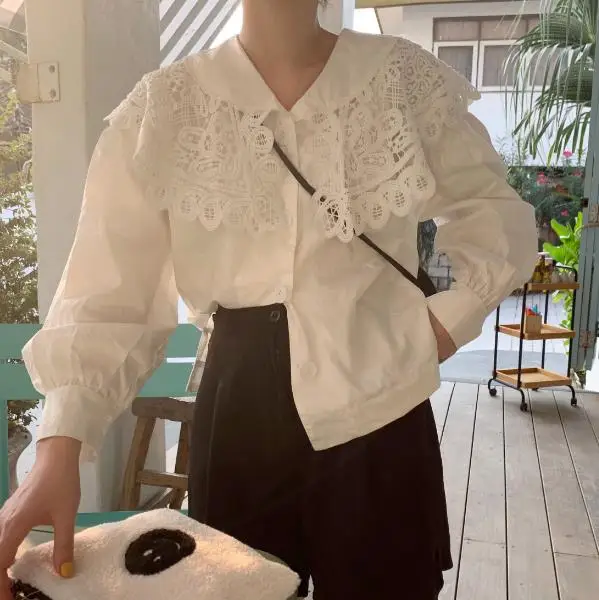 Необычная вязаная блузка принцессы с цветочным рисунком и пышными рукавами