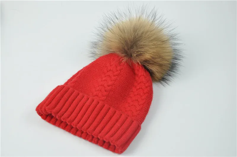 Red natural fur Зимняя шапка с помпоном из натурального меха енота для женщин и девушек, шерстяная вязаная шапка с большим пушистым меховым помпоном, шерстяная кашемировая шапка с мехом ангоры - Цвет: Red natural fur