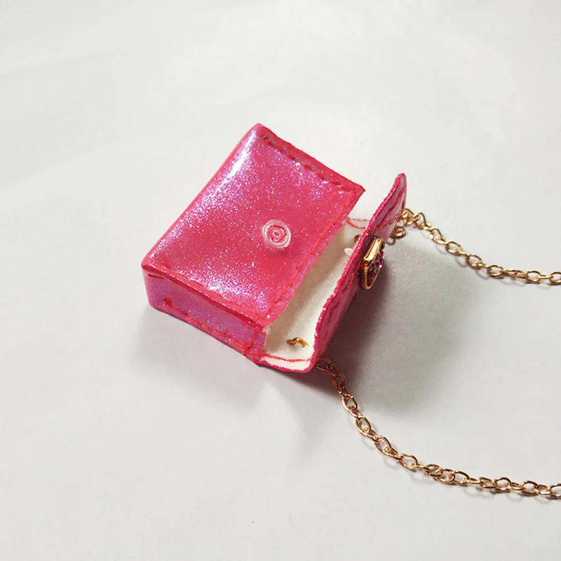 

Bag for dolls 1PCS Fashion Handbag with chain for Blyth, Kurhn , Barbis 1/6 BJD Dolls Accessories Shiny
