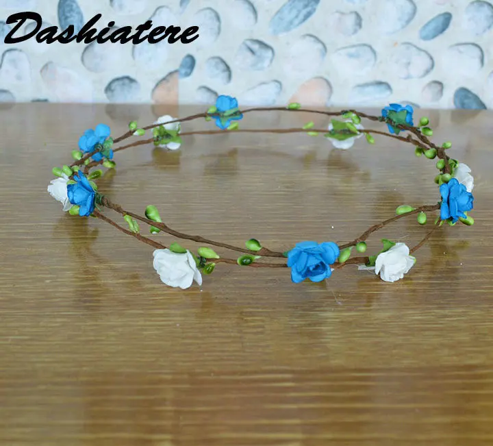 Свадебный венок с лесным цветком для девочки светло голубой темно синий